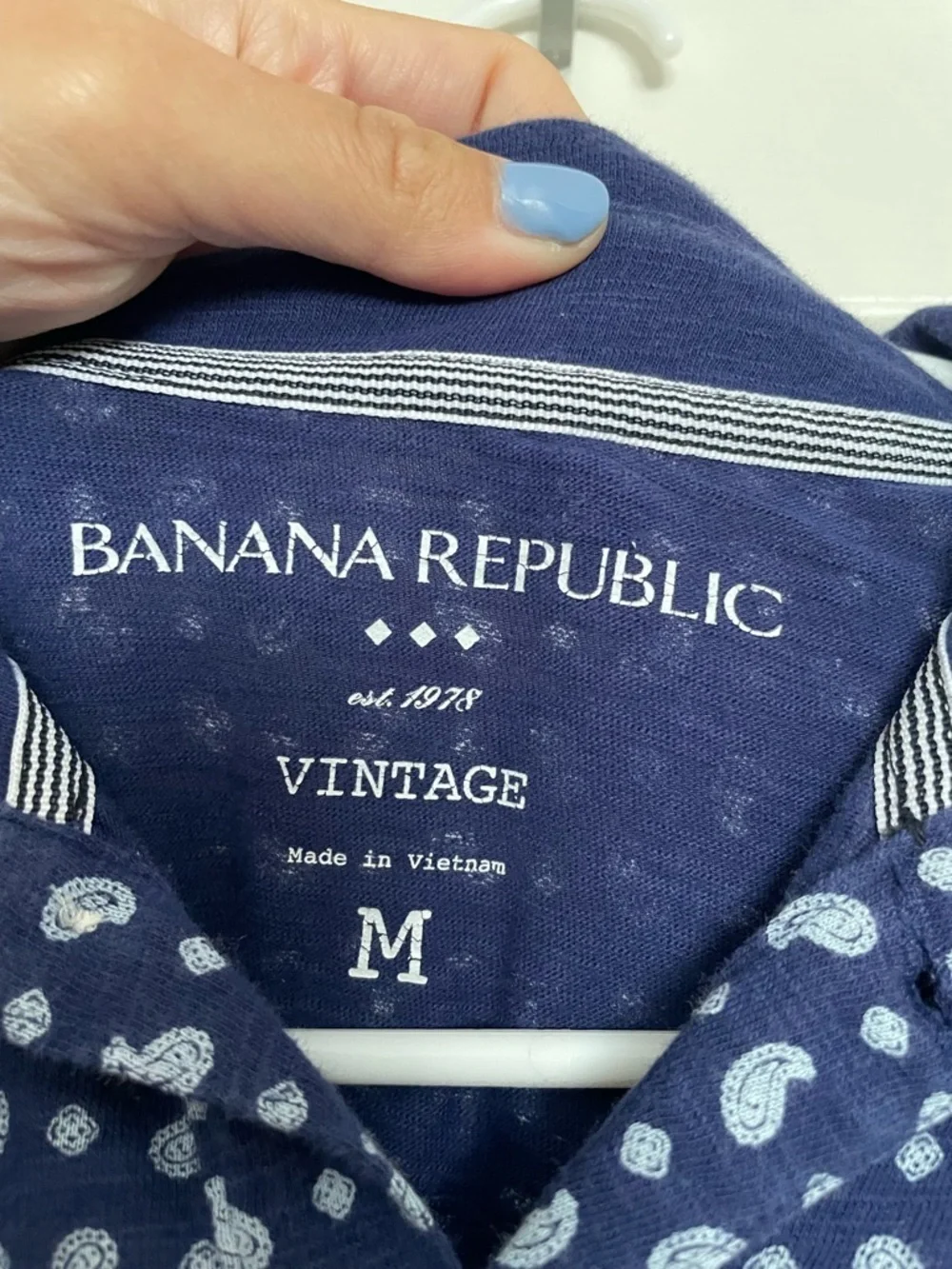 Banana Republic Vintage Mens Size Medium Navy Polo with Light Blue Paisley Print